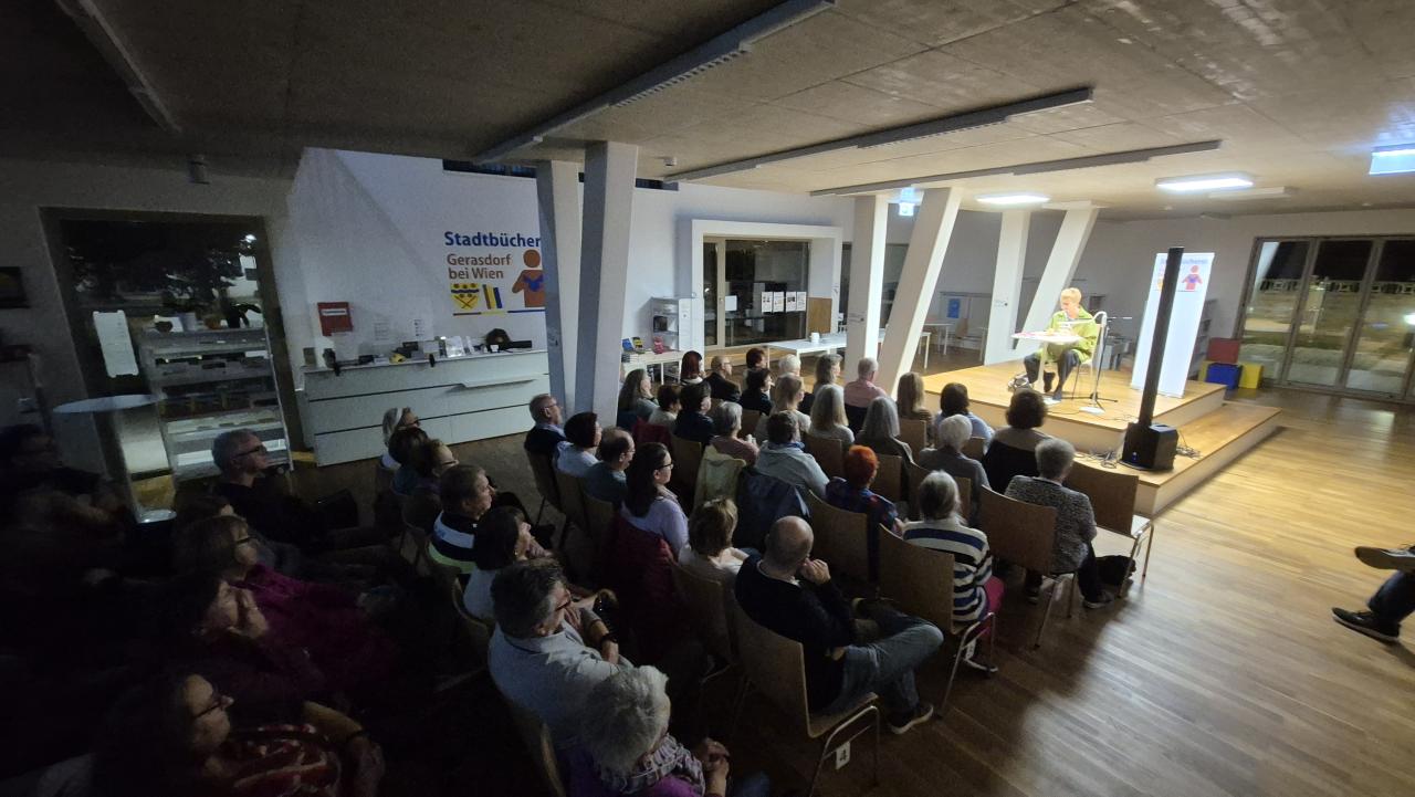 Publikum mit Autorin